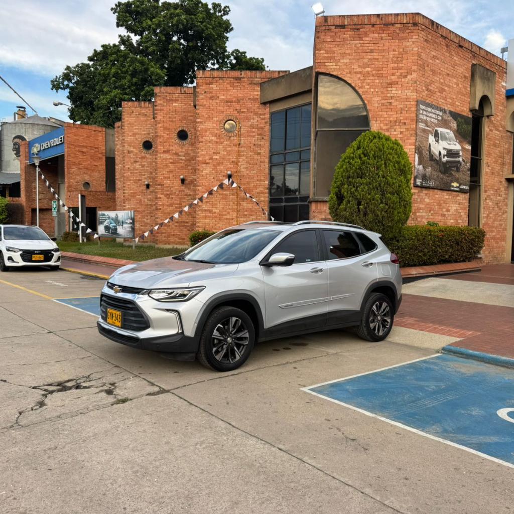 TRACKER TURBO 1.2 PREMIER AT 2021 GYW343_3
